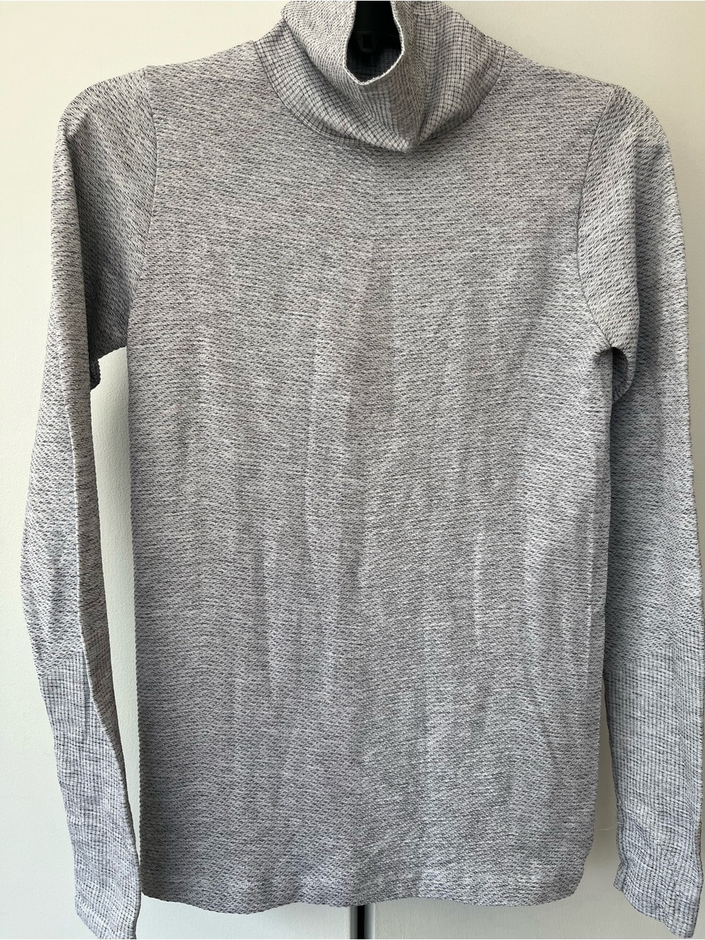 Athleta Flurry Blizzard Shine Turtleneck Size S Workout Training